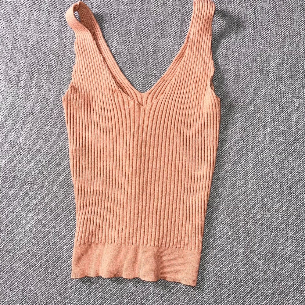 La Miel Cropped Tank Top Womens Medium Salmon Ribbed Fitted Fit Plunge V Neck